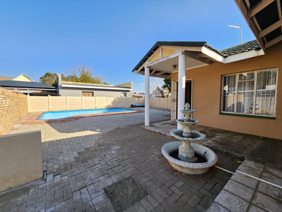 3 Bedroom Property for Sale in Rhodesdene Northern Cape